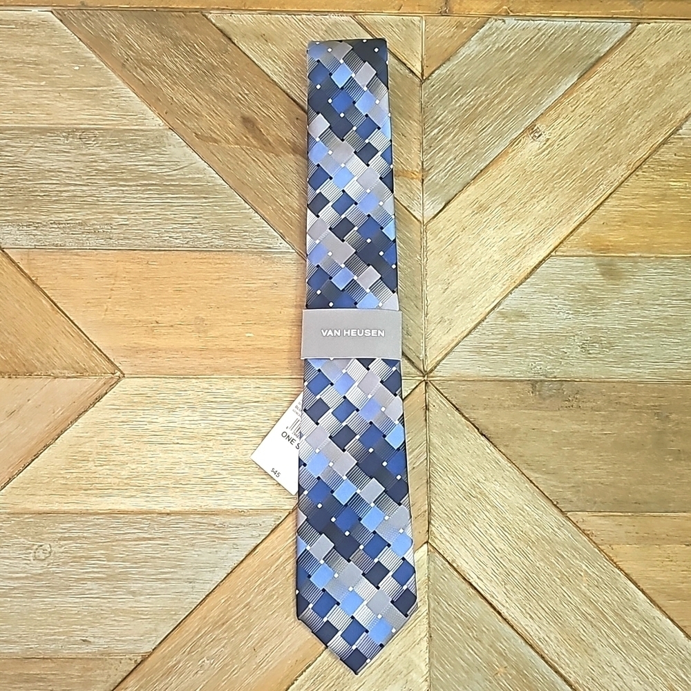 Van Heusen Blue Velvet Tie.